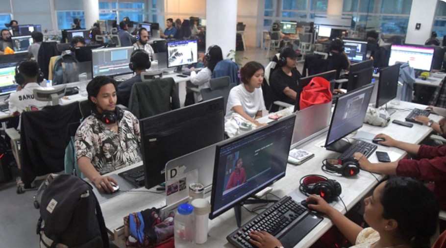 AI Reshapes South Asia’s Jobs, Creating Risks and New Opportunities